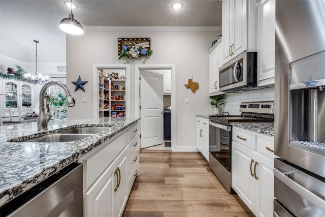 306 Osage Court, Krum, TX 76249