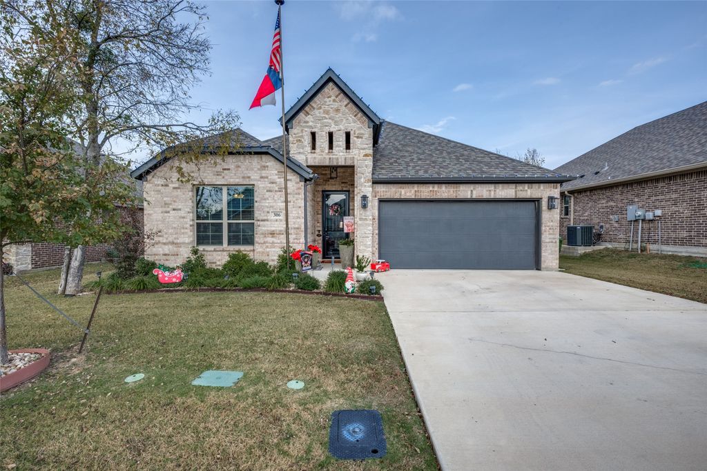306 Osage Court, Krum, TX 76249