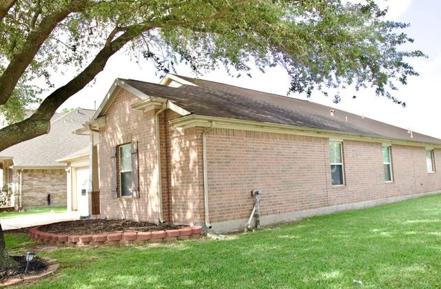 7911 Trestletree Way, Baytown, TX 77521