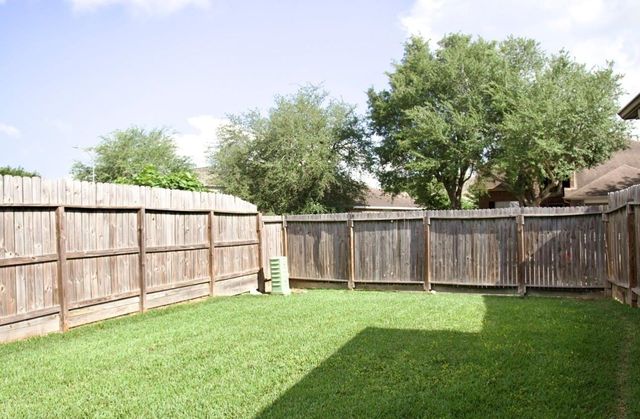 7911 Trestletree Way, Baytown, TX 77521