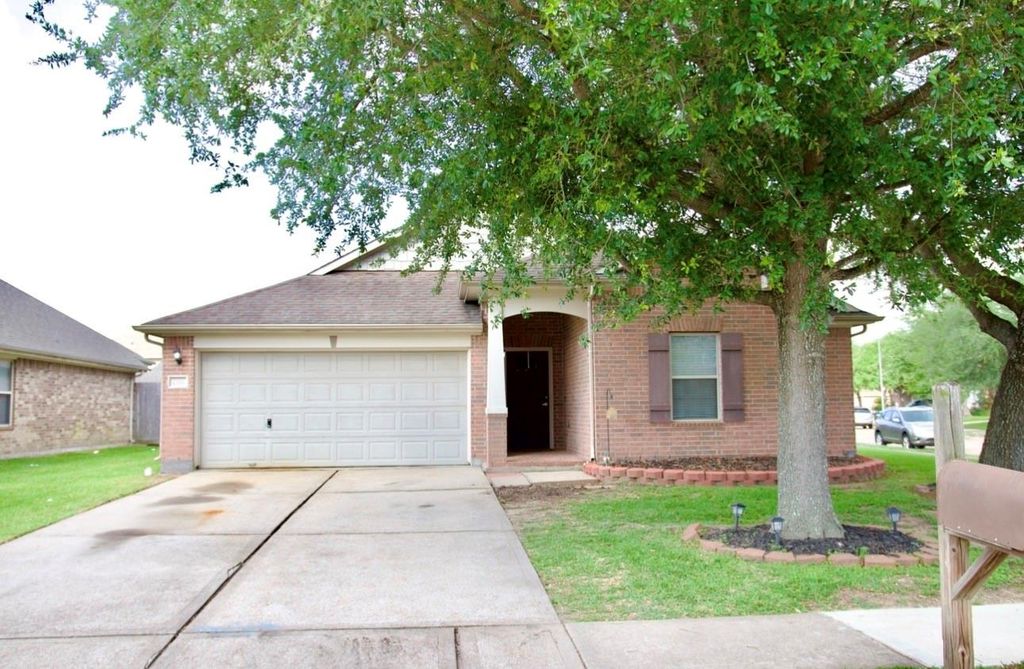 7911 Trestletree Way, Baytown, TX 77521
