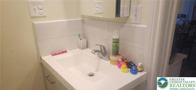 215 North 10th Street, Allentown City, PA 18102