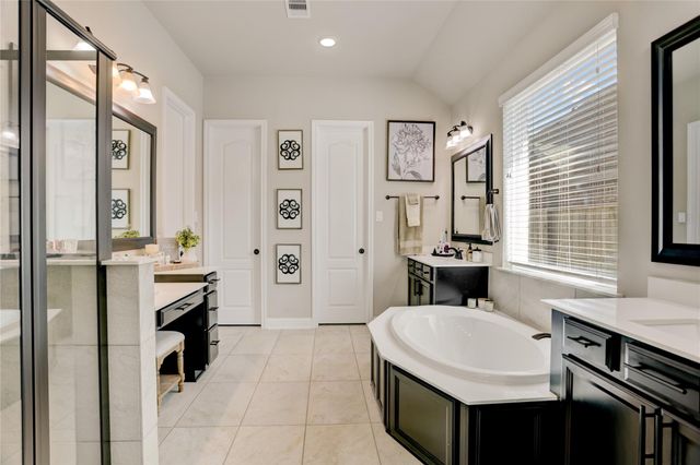 9518 Humboldt Trail, Iowa Colony, TX 77583