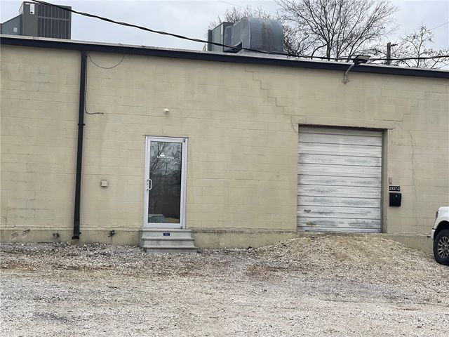 2337-2 N College Avenue, Fayetteville, AR 72703