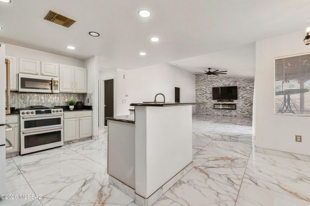 6532 W Harbin Ridge Way, Tucson, AZ 85757