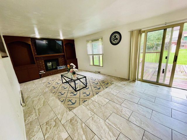 2565 CARMEL LANE, Green Bay, WI 54311