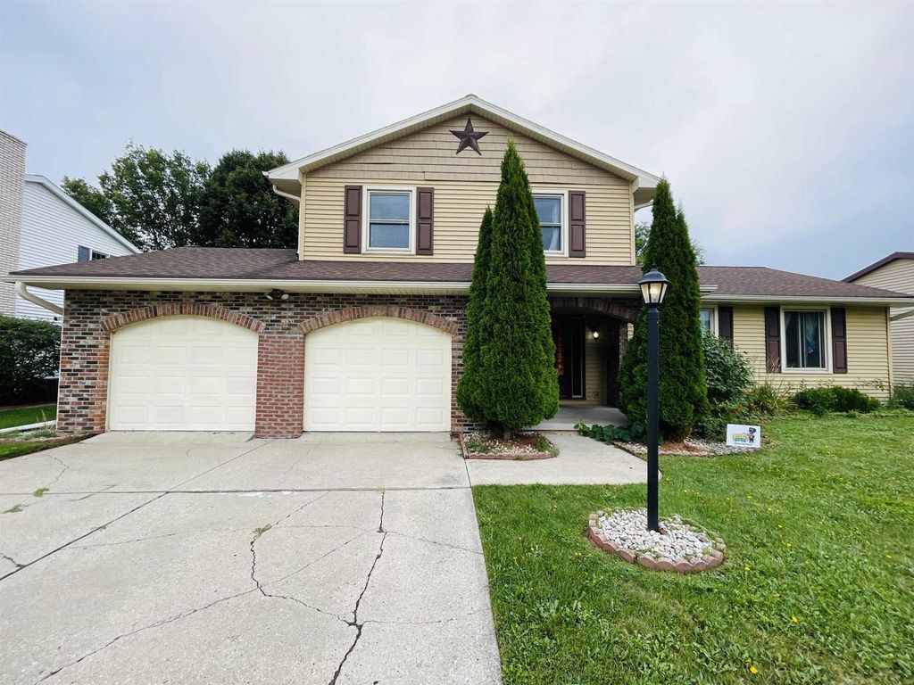 2565 CARMEL LANE, Green Bay, WI 54311