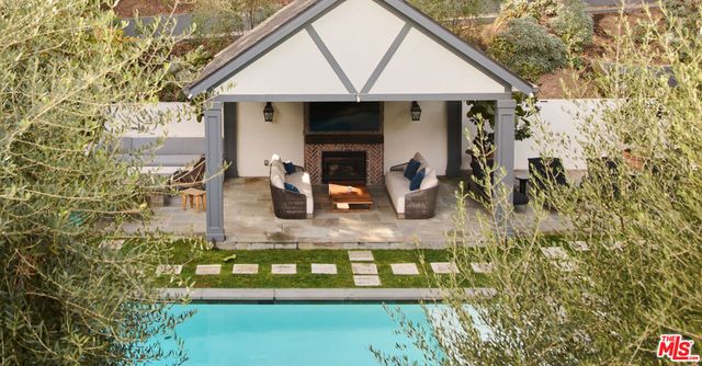 2501 N Vermont Avenue, Los Angeles, CA 90027