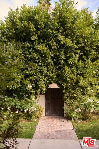 2501 N Vermont Avenue, Los Angeles, CA 90027