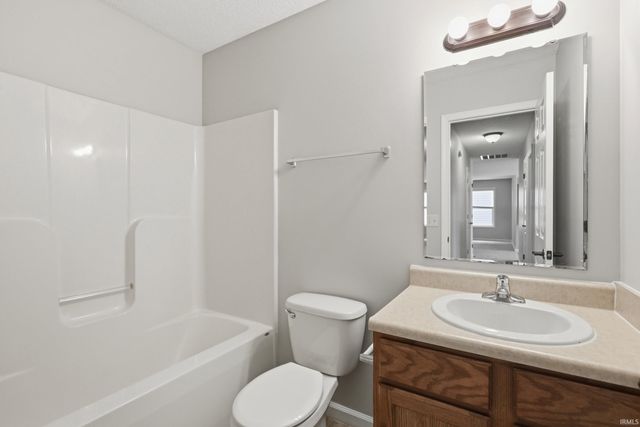 3830 Stanton Hall Parkway, Fort Wayne, IN 46815