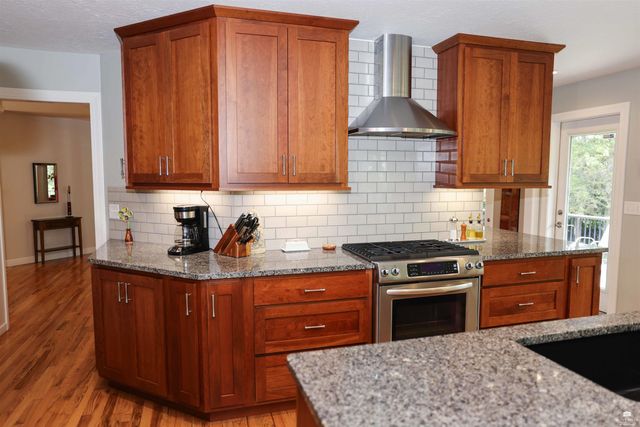 4008 Michelle Circle, Manhattan, KS 66503