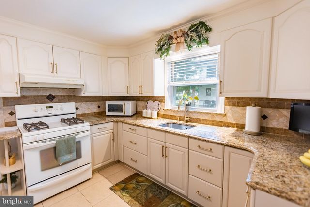 422 CARSONIA AVE, Reading, PA 19606