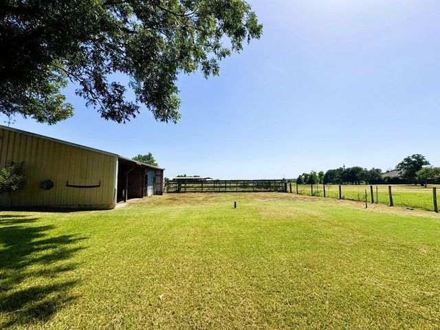 9596 W Us Highway 79, Hearne, TX 77859