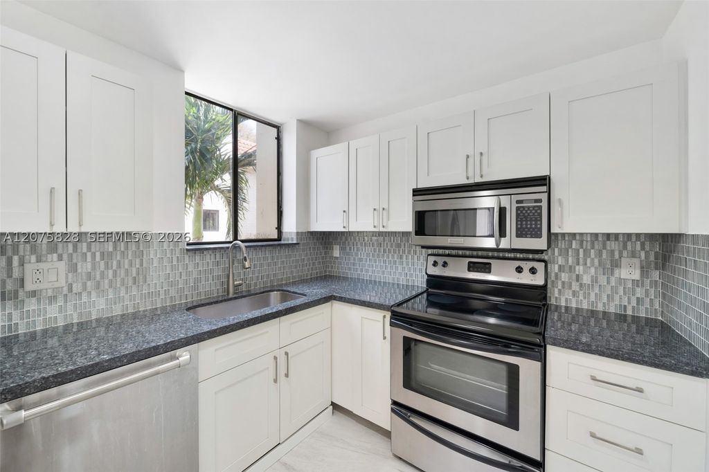 1401 NE 9th St 26, Fort Lauderdale, FL 33304