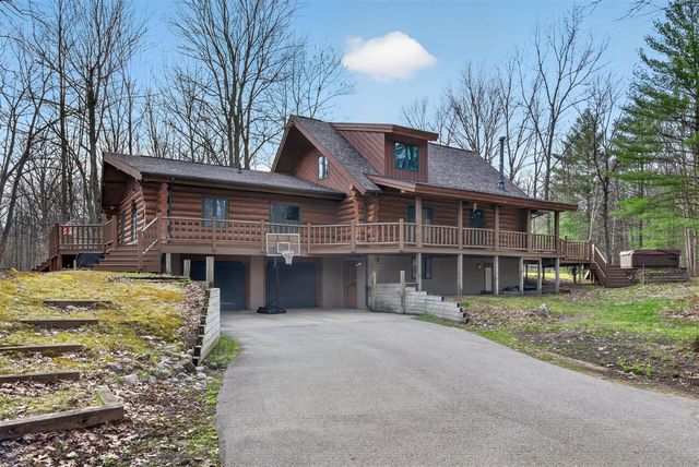 837 E Whitetail Drive, Midland, MI 48640