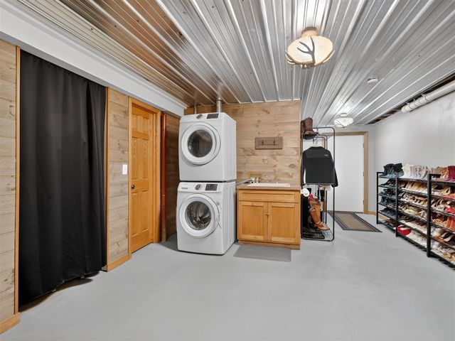 837 E Whitetail Drive, Midland, MI 48640