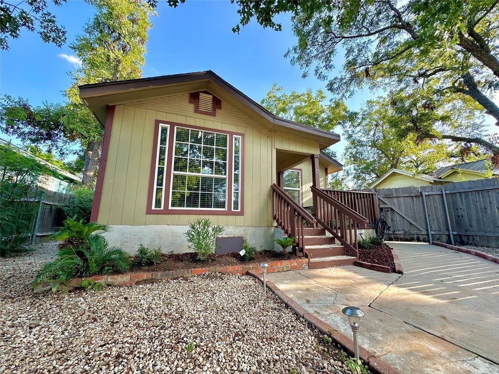 2103 E 16th ST A, Austin, TX 78702
