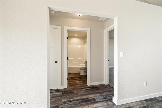 454 S Division St, Moyie Springs, ID 83845