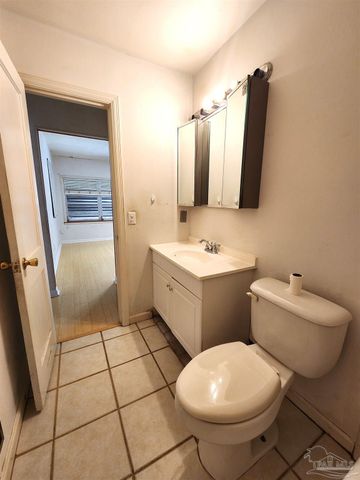 4 Bertram St, Pensacola, FL 32506