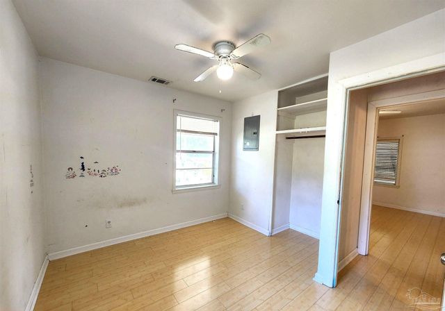 4 Bertram St, Pensacola, FL 32506