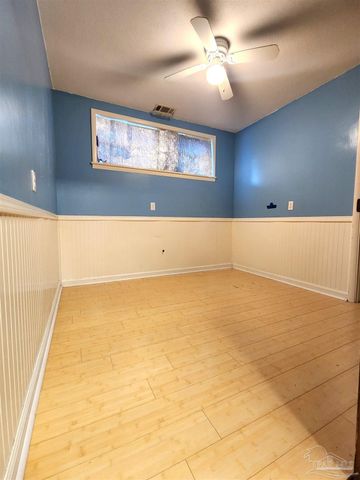 4 Bertram St, Pensacola, FL 32506