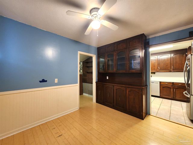 4 Bertram St, Pensacola, FL 32506