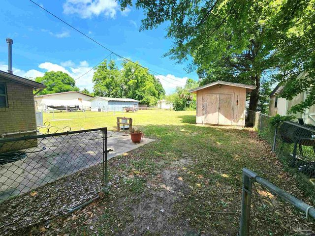 4 Bertram St, Pensacola, FL 32506
