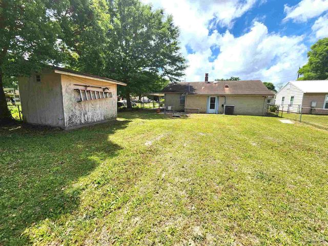 4 Bertram St, Pensacola, FL 32506