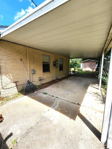 4 Bertram St, Pensacola, FL 32506