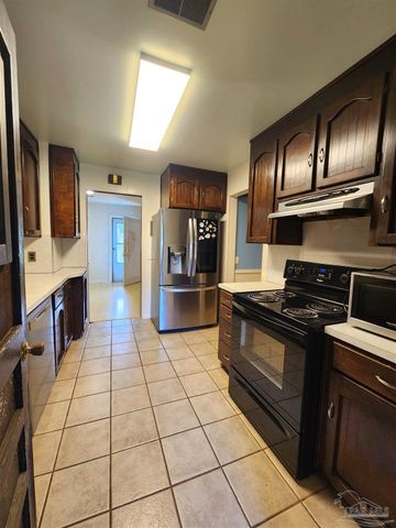 4 Bertram St, Pensacola, FL 32506
