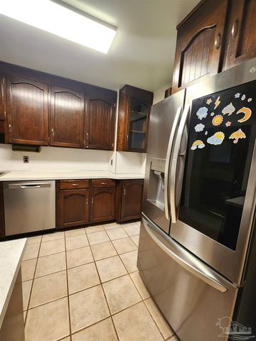 4 Bertram St, Pensacola, FL 32506