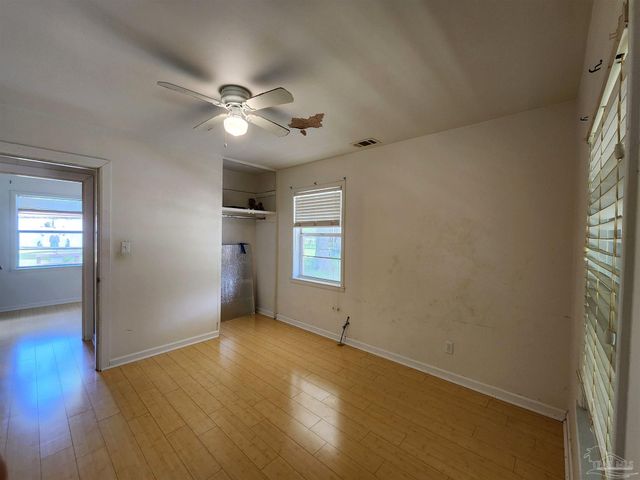 4 Bertram St, Pensacola, FL 32506