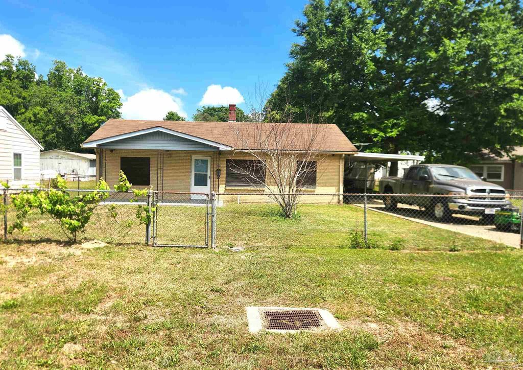 4 Bertram St, Pensacola, FL 32506