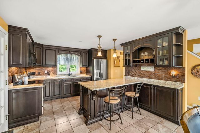 4 Squamscott Avenue, Derry, NH 03038
