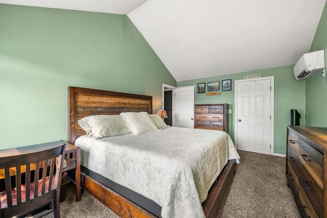 4 Squamscott Avenue, Derry, NH 03038