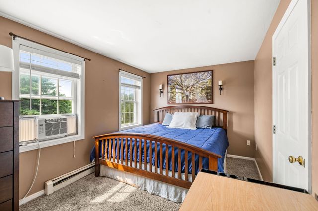 4 Squamscott Avenue, Derry, NH 03038