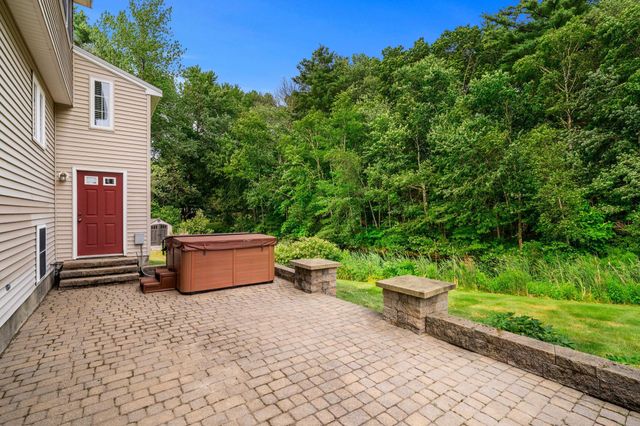 4 Squamscott Avenue, Derry, NH 03038
