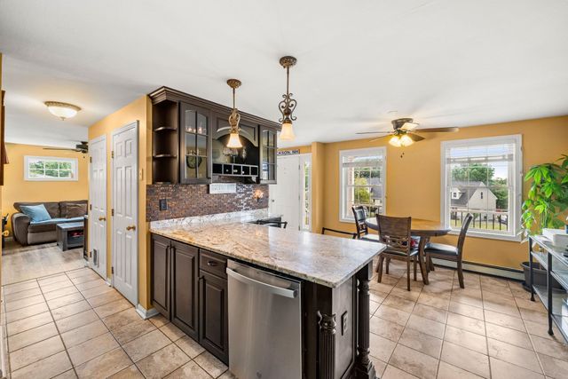 4 Squamscott Avenue, Derry, NH 03038
