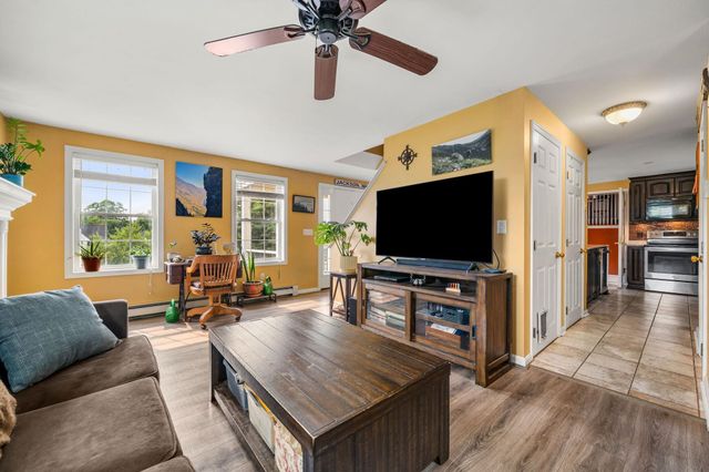 4 Squamscott Avenue, Derry, NH 03038