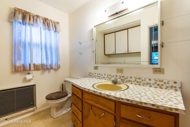 306 Washington ST, Dover, ID 83825