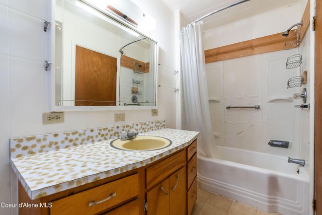 306 Washington ST, Dover, ID 83825