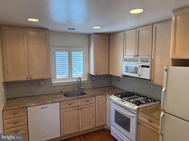 240 SWEETBRIAR CIR, King Of Prussia, PA 19406