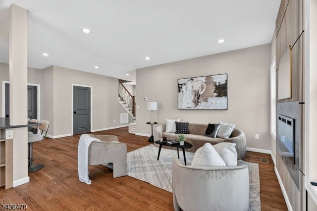 136 Lake Shore Dr, Parsippany-troy Hills Twp., NJ 07034