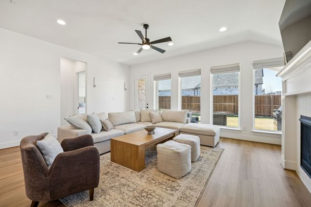 2100 Pleasant Run Lane, Fort Worth, TX 76008