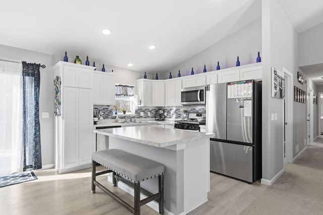 917 Mulberry Avenue NE, Montgomery, MN 56069