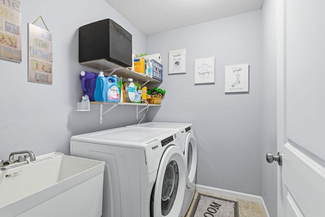 917 Mulberry Avenue NE, Montgomery, MN 56069