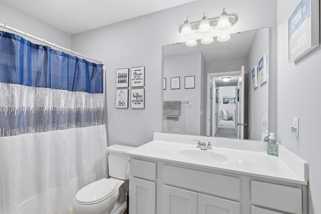 917 Mulberry Avenue NE, Montgomery, MN 56069