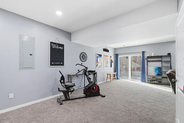 917 Mulberry Avenue NE, Montgomery, MN 56069