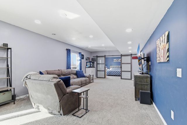 917 Mulberry Avenue NE, Montgomery, MN 56069