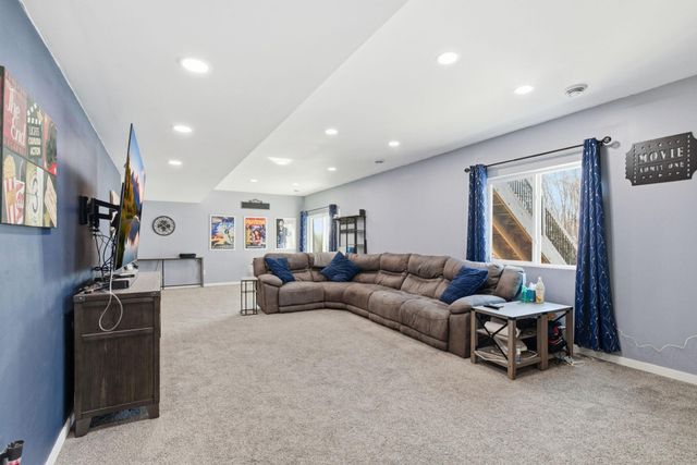 917 Mulberry Avenue NE, Montgomery, MN 56069